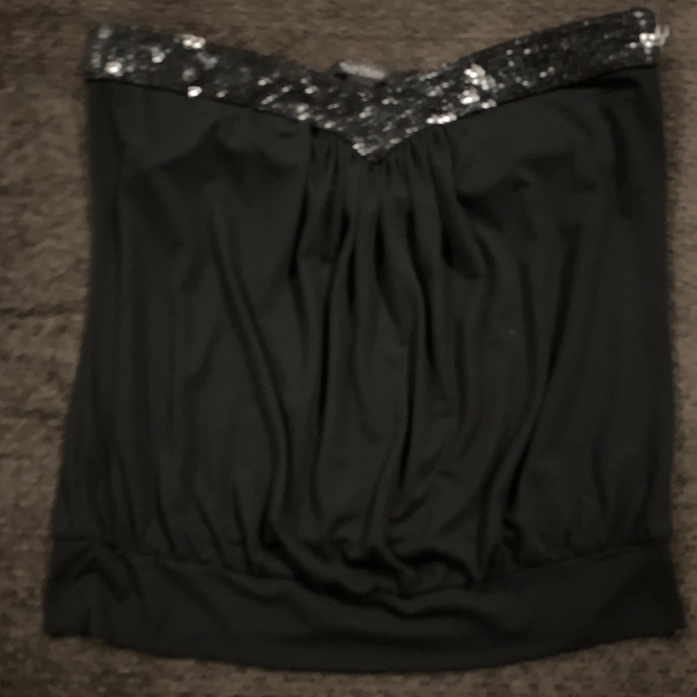 Strapless blouse with sequins all around the top